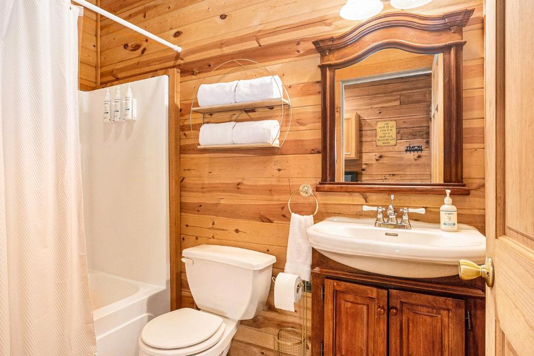 Photo of Bathroom in Lakemont