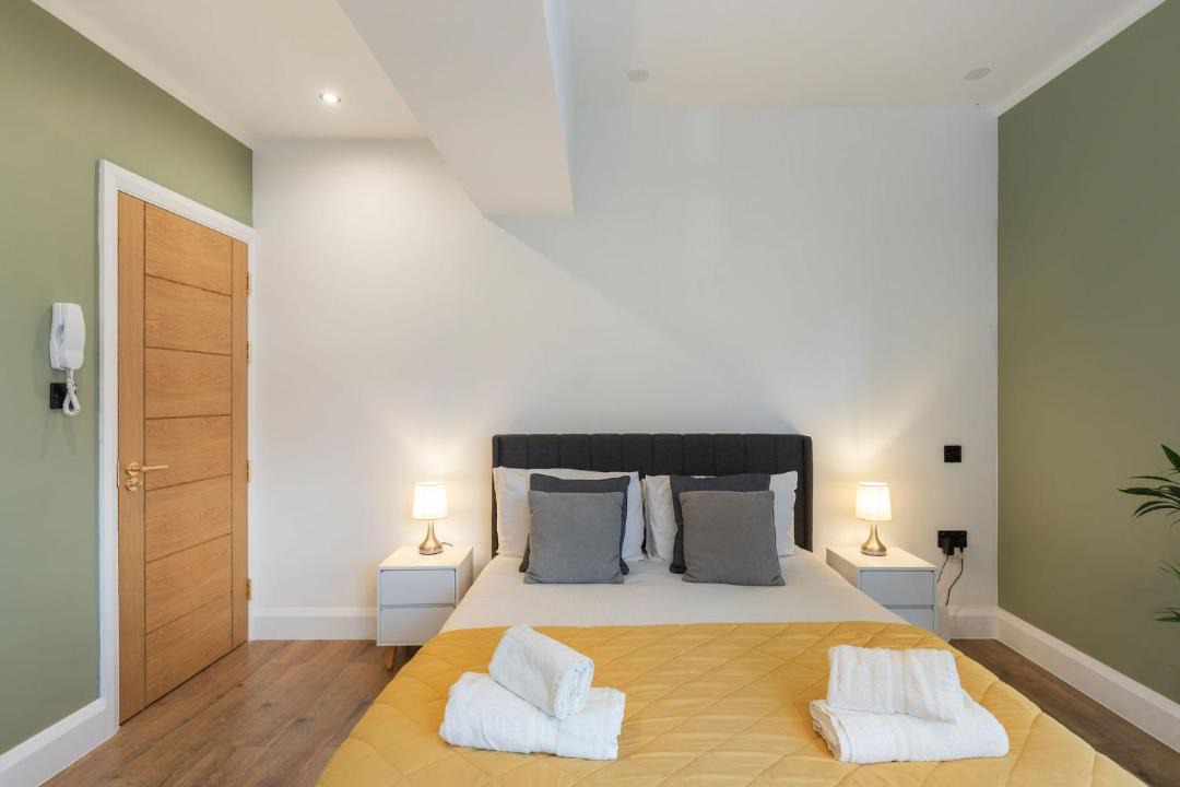 Photo of Others in De Beauvoir