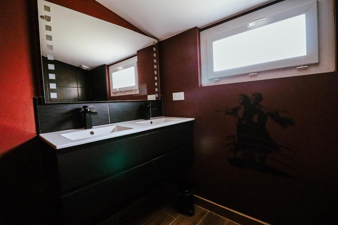 Photo of Bathroom in La Force