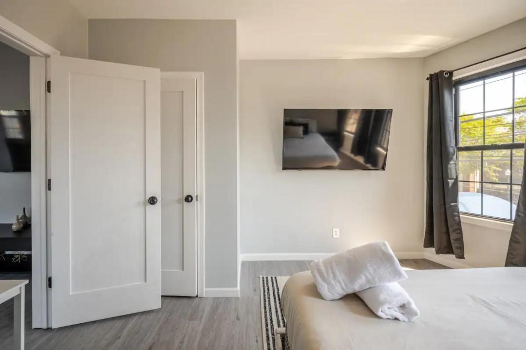 Photo of Bedroom in Black Rock Historic District