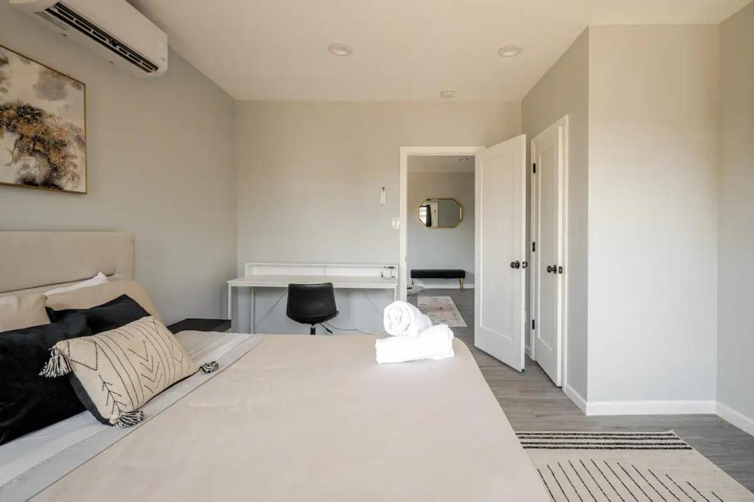 Photo of Bedroom in Black Rock Historic District