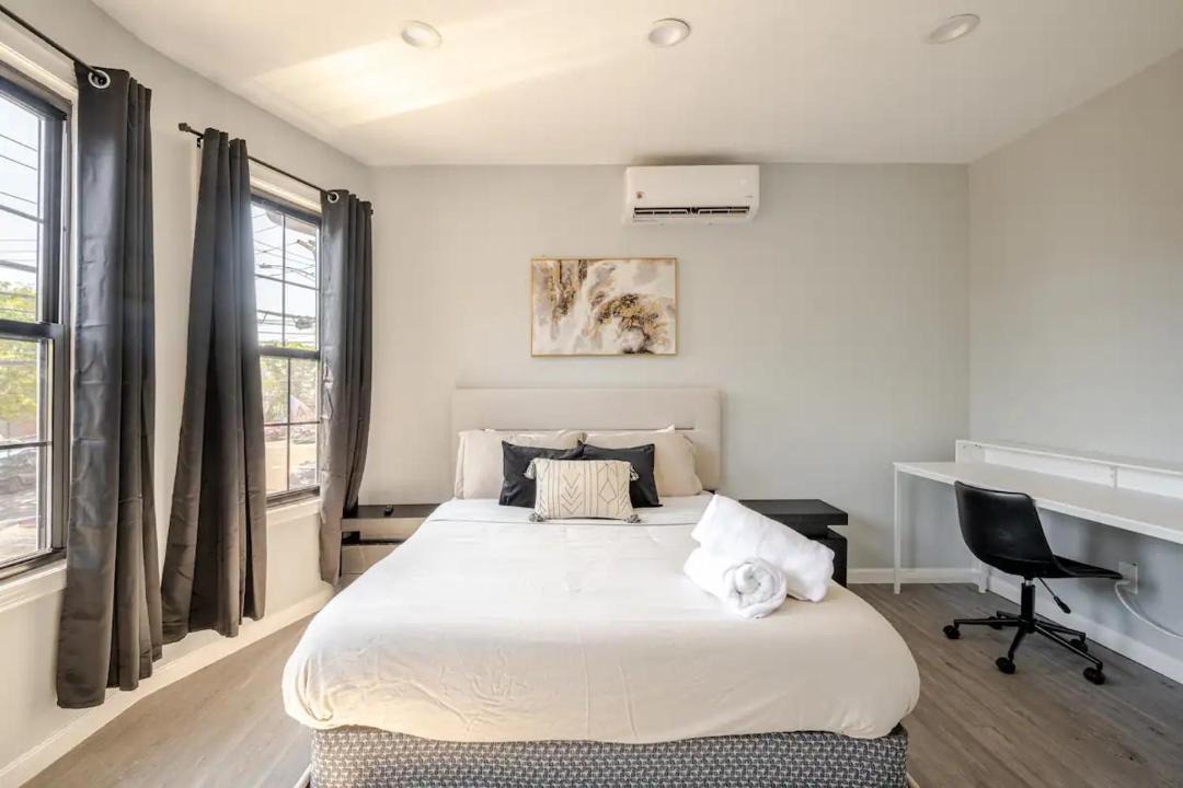 Photo of Bedroom in Black Rock Historic District