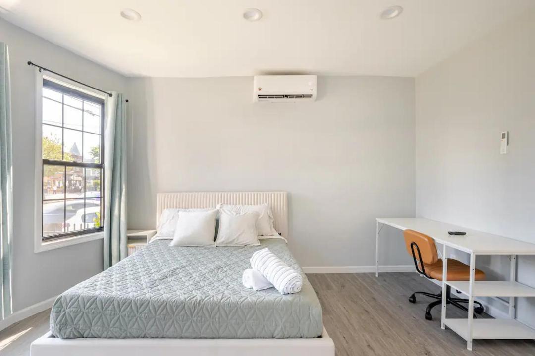 Photo of Bedroom in Black Rock Historic District