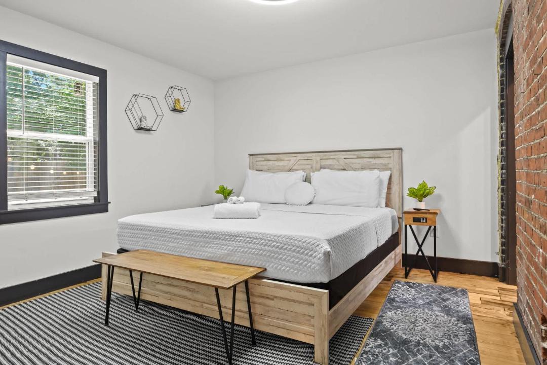 Photo of Bedroom in Shelby Park