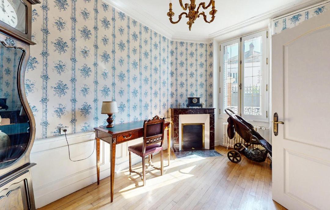 Photo of Others in Sens