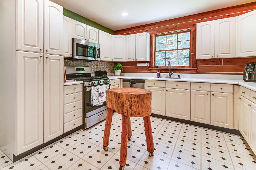 Photo of Kitchen in Oquossoc