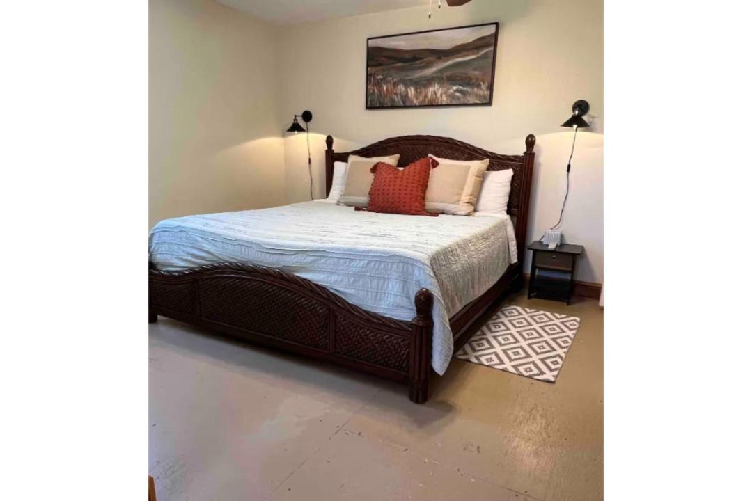 Photo of Bedroom in Navasota