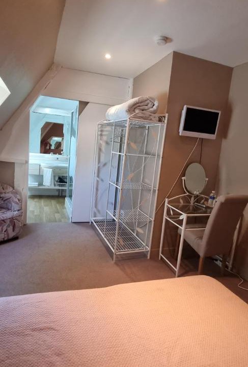 Photo of Others in Surville