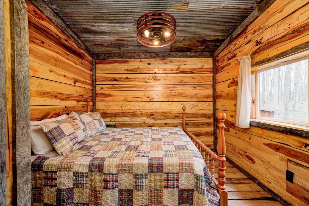 Photo of Bedroom in Helmsburg