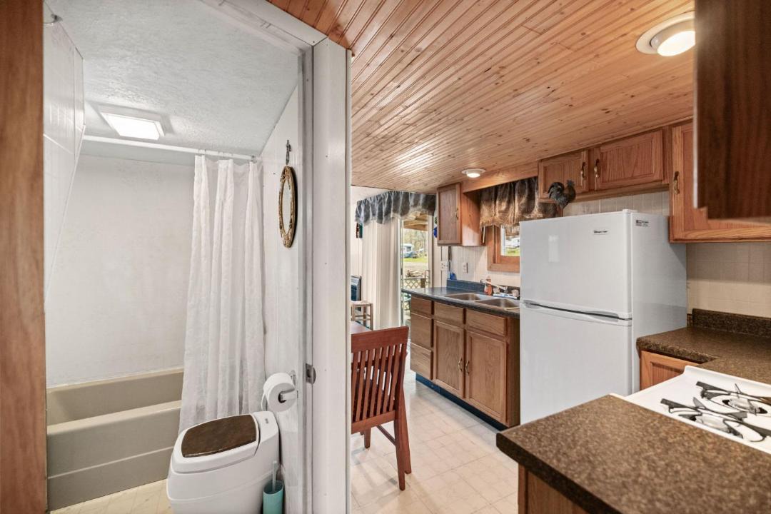 Photo of Others in Russell