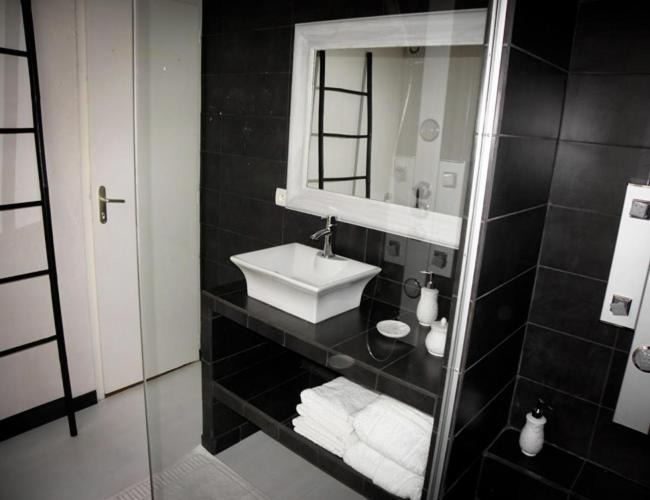 Photo of Bathroom in Saint-Meme-les-Carrieres