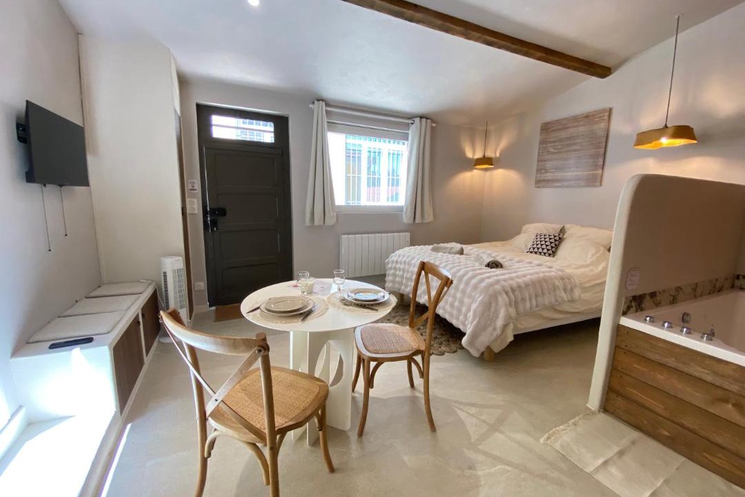 Photo of Bedroom in Saint-Etienne