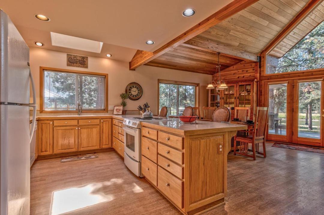 Photo of Kitchen in Oregon Water Wonderland