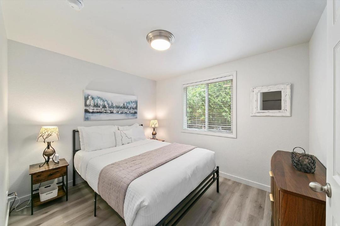 Photo of Bedroom in Depot Bench