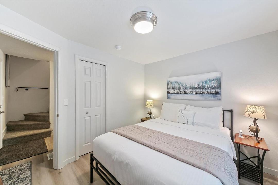 Photo of Bedroom in Depot Bench