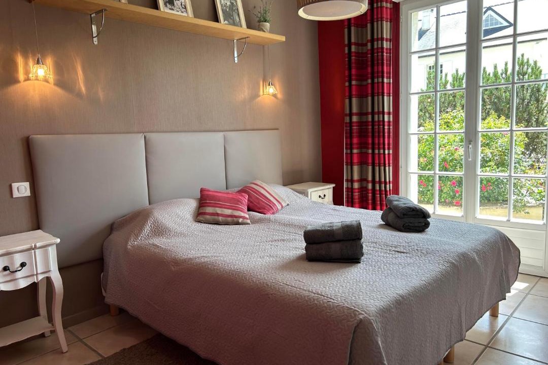 Photo of Others in Germaine