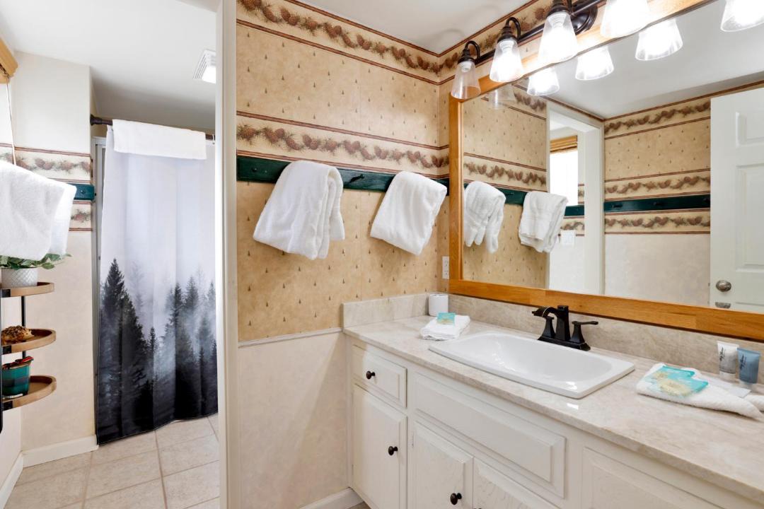 Photo of Bathroom in Peter Pan