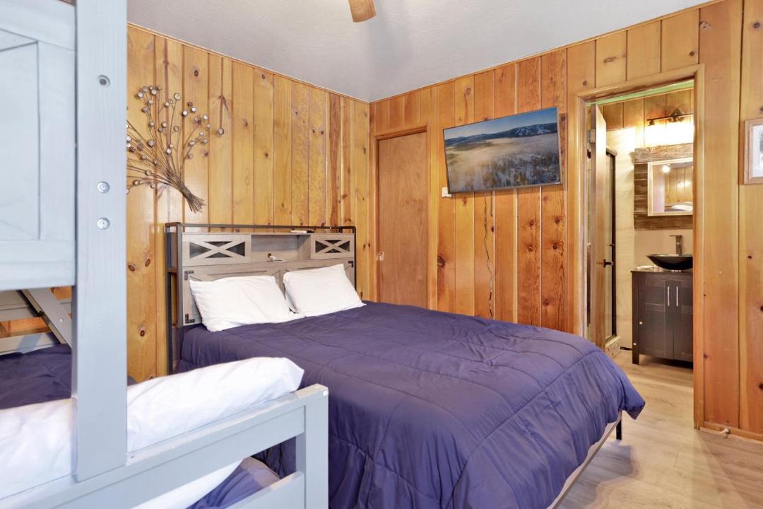 Photo of Bedroom in Big Bear Lake