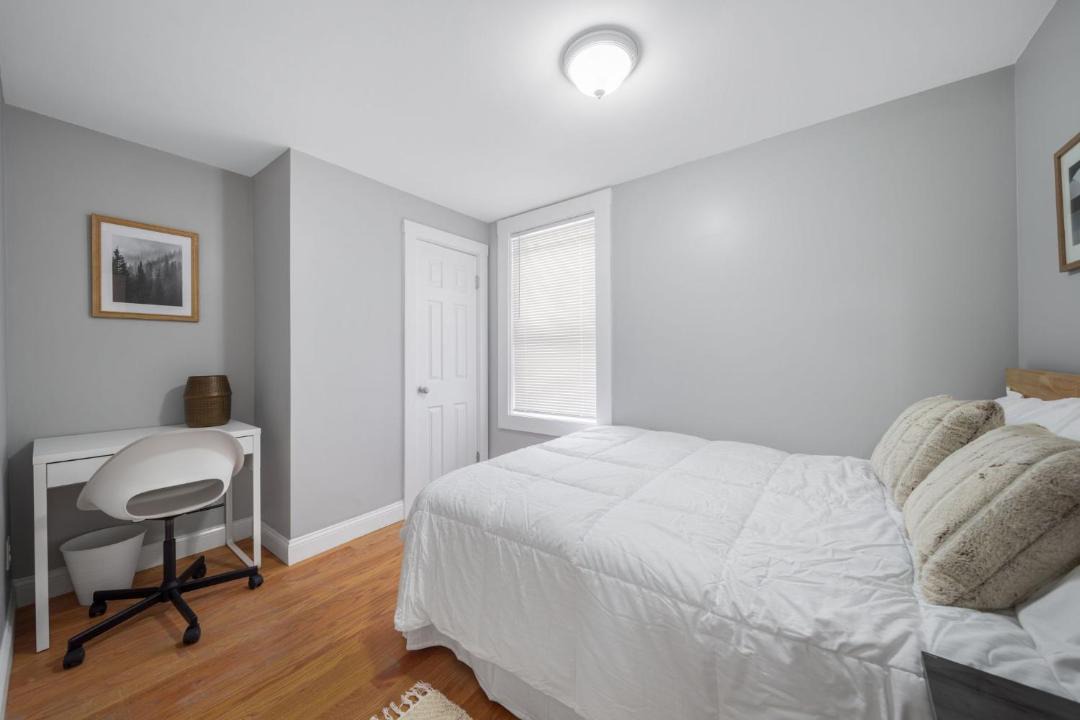 Photo of Bedroom in Columbus Park - Andrew Square