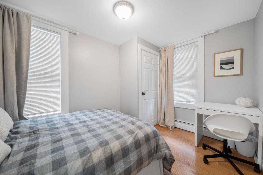 Photo of Bedroom in Columbus Park - Andrew Square