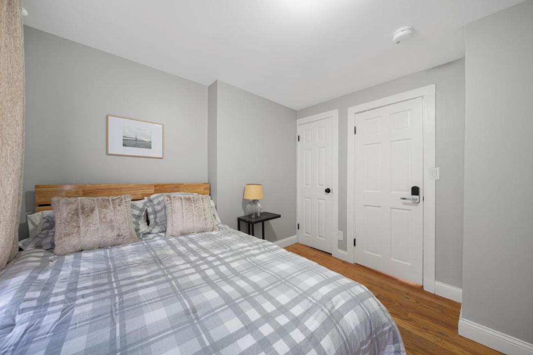 Photo of Bedroom in Columbus Park - Andrew Square