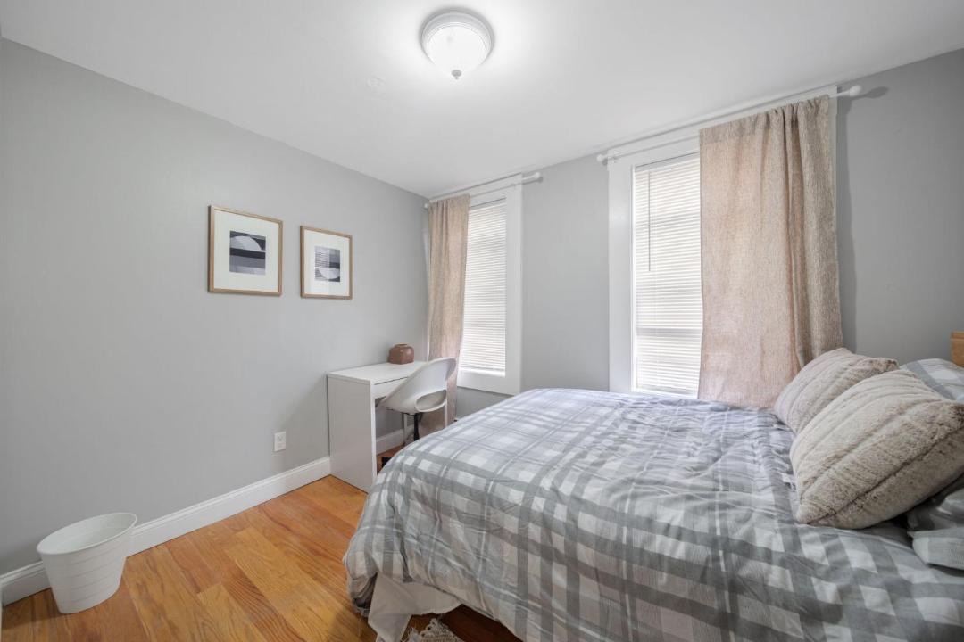 Photo of Bedroom in Columbus Park - Andrew Square