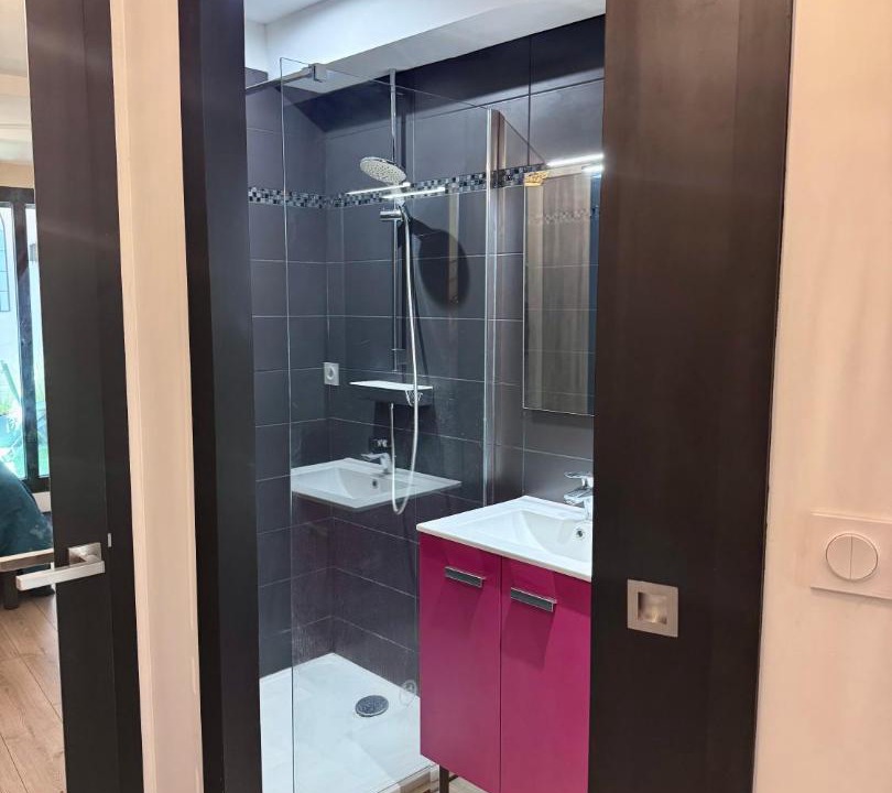 Photo of Bathroom in Clemenceau