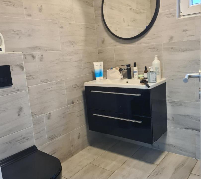 Photo of Bathroom in Give