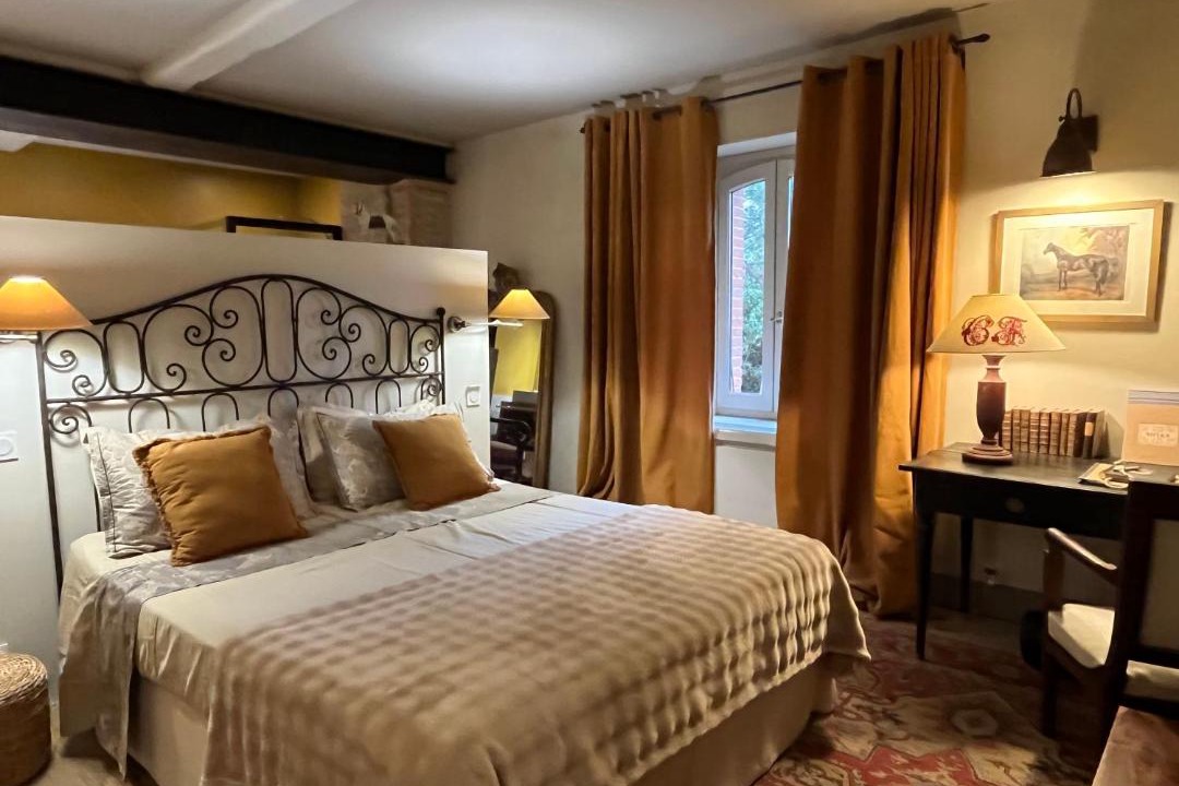 Photo of Bedroom in Issus