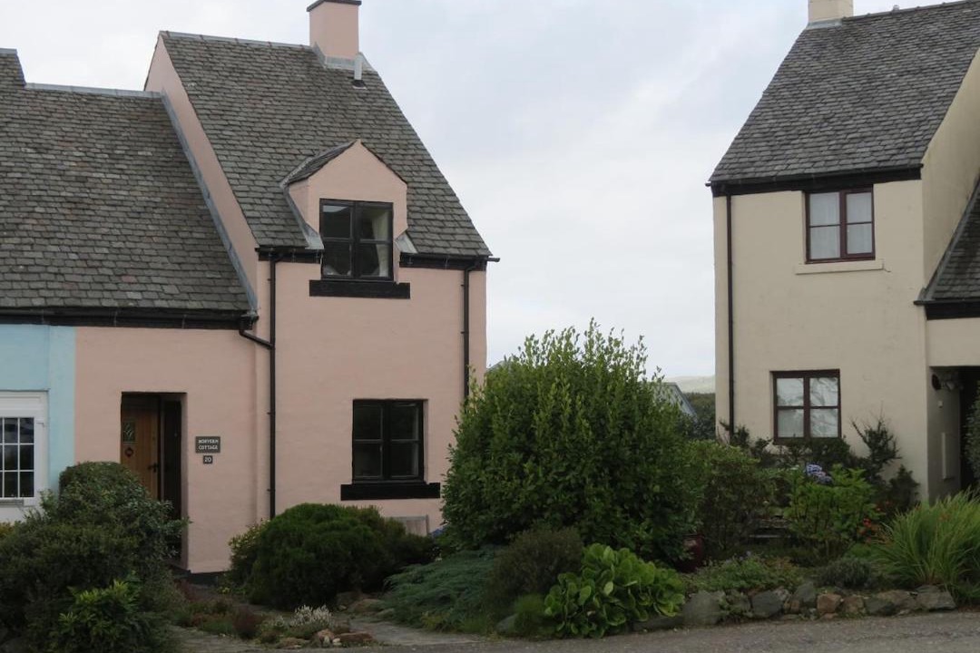 Photo of Buildings in Craobh Haven