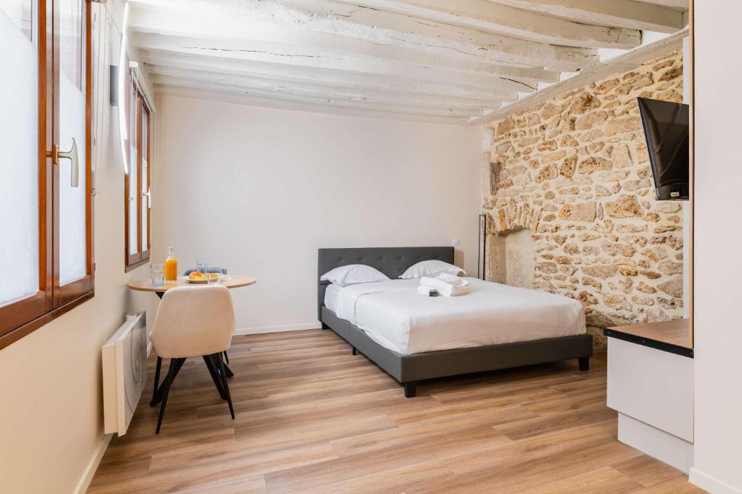 Photo of Bedroom in 4th Arrondissement