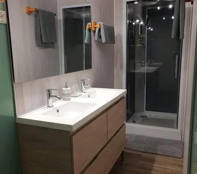 Photo of Bathroom in Vaas