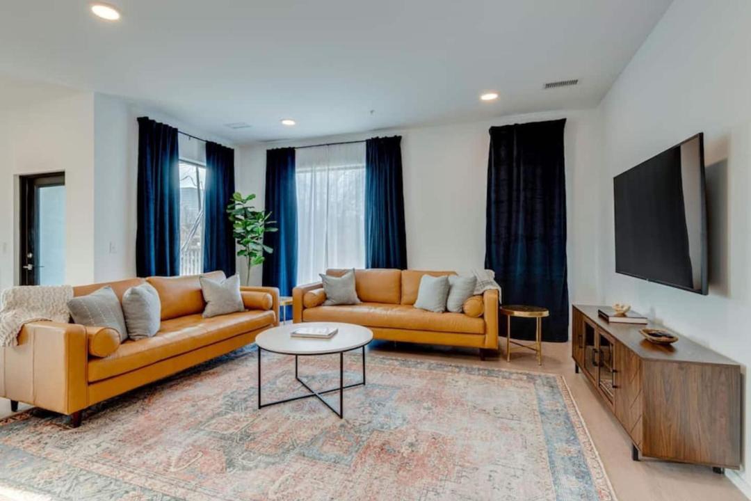 Photo of Livingroom in North Capitol