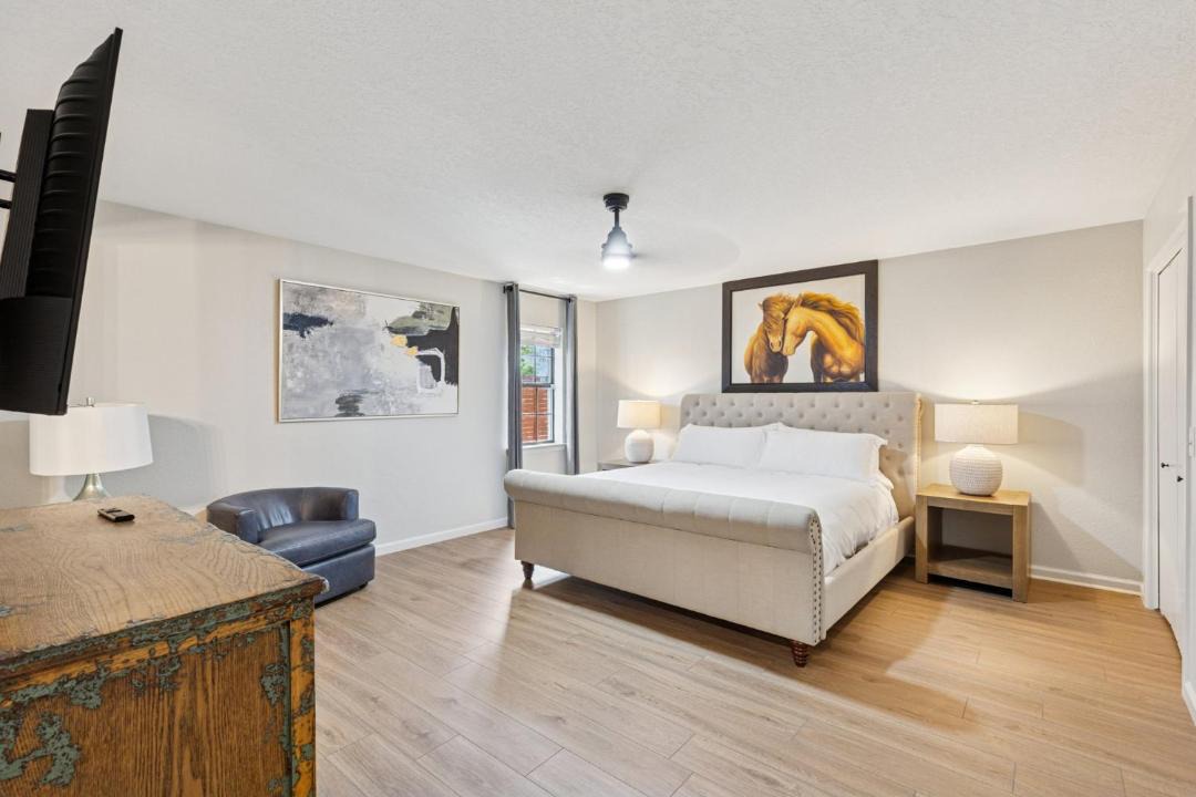 Photo of Bedroom in Warr Acres