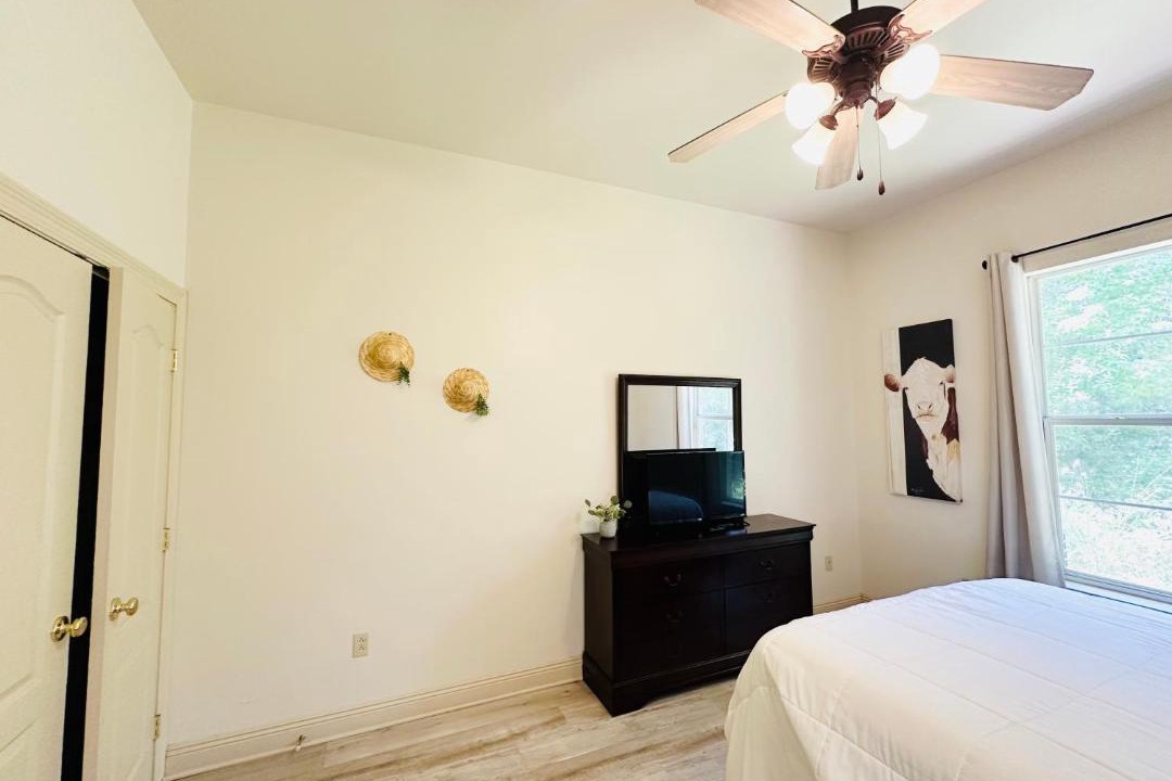 Photo of Bedroom in Pine Grove