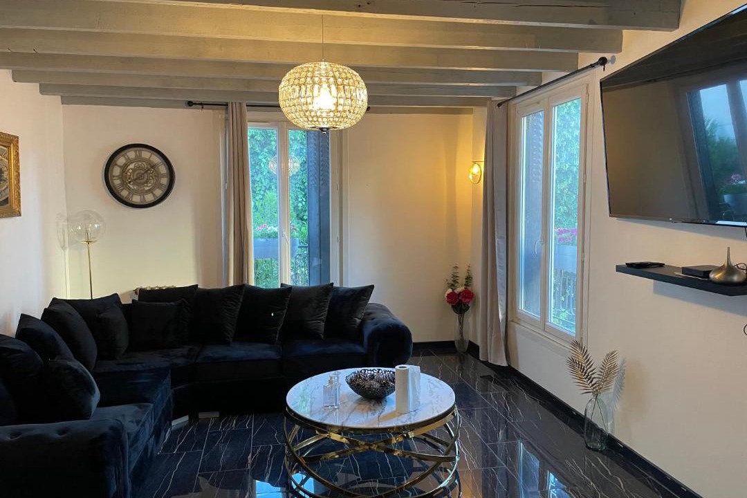 Photo of Livingroom in Arcueil