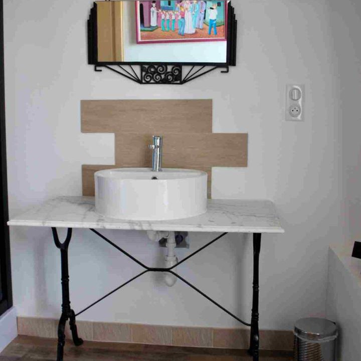 Photo of Bathroom in Tonnerre