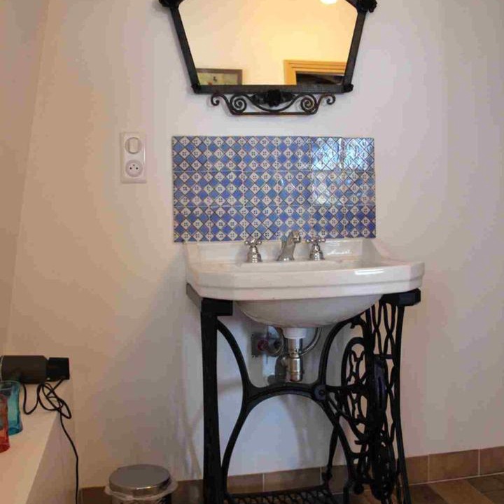 Photo of Bathroom in Tonnerre