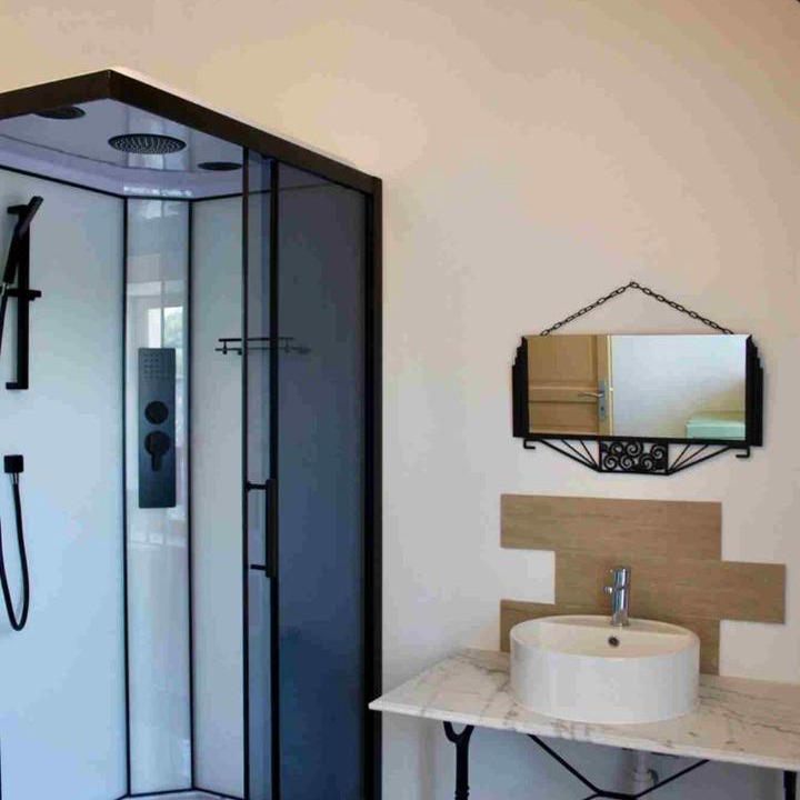 Photo of Bathroom in Tonnerre