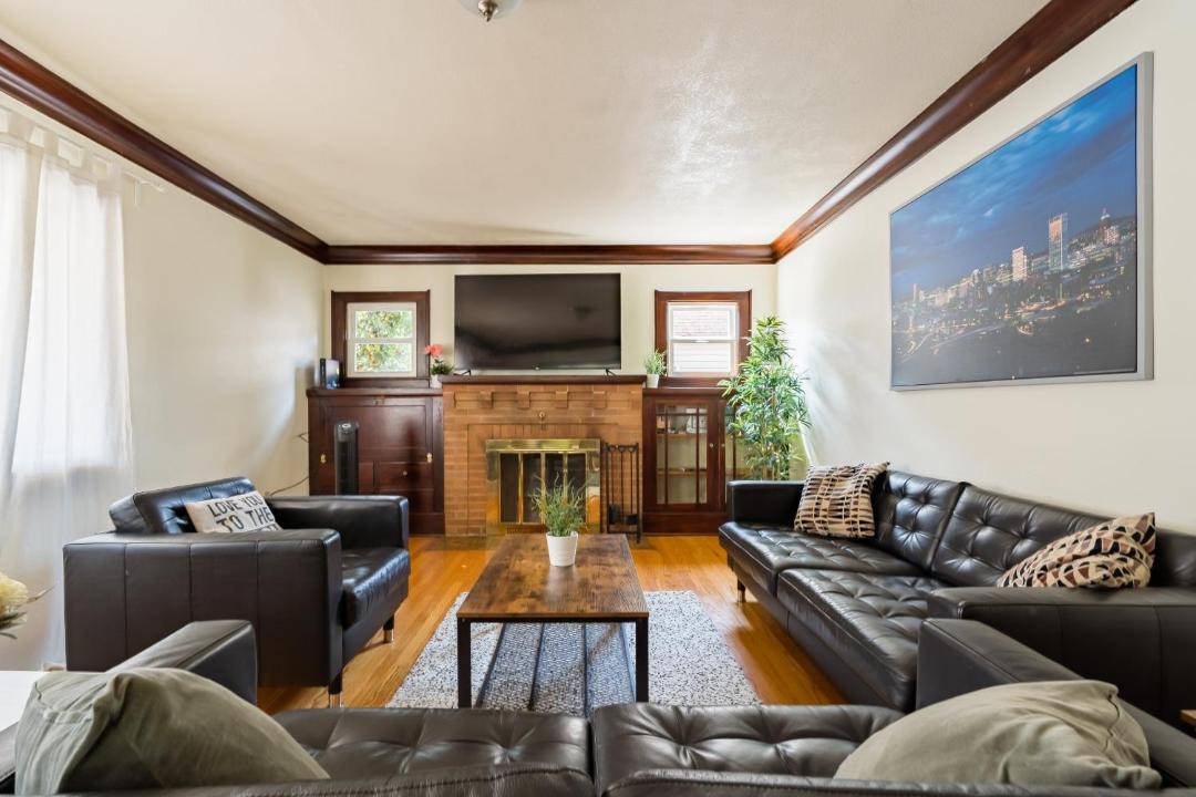 Photo of Livingroom in Foster - Powell