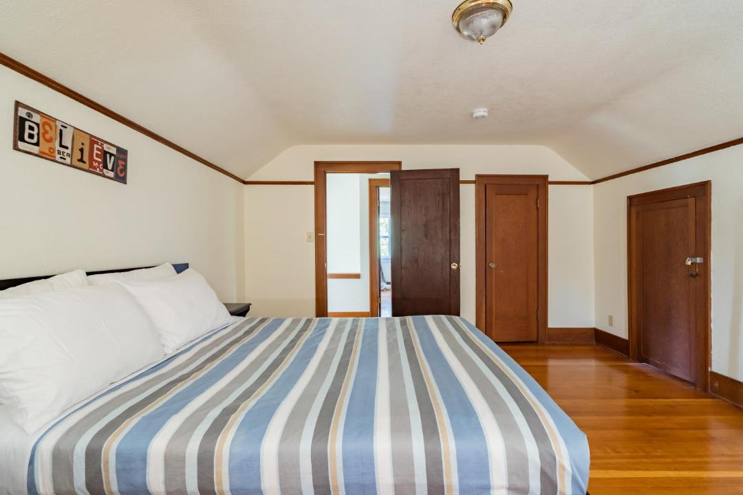 Photo of Bedroom in Foster - Powell