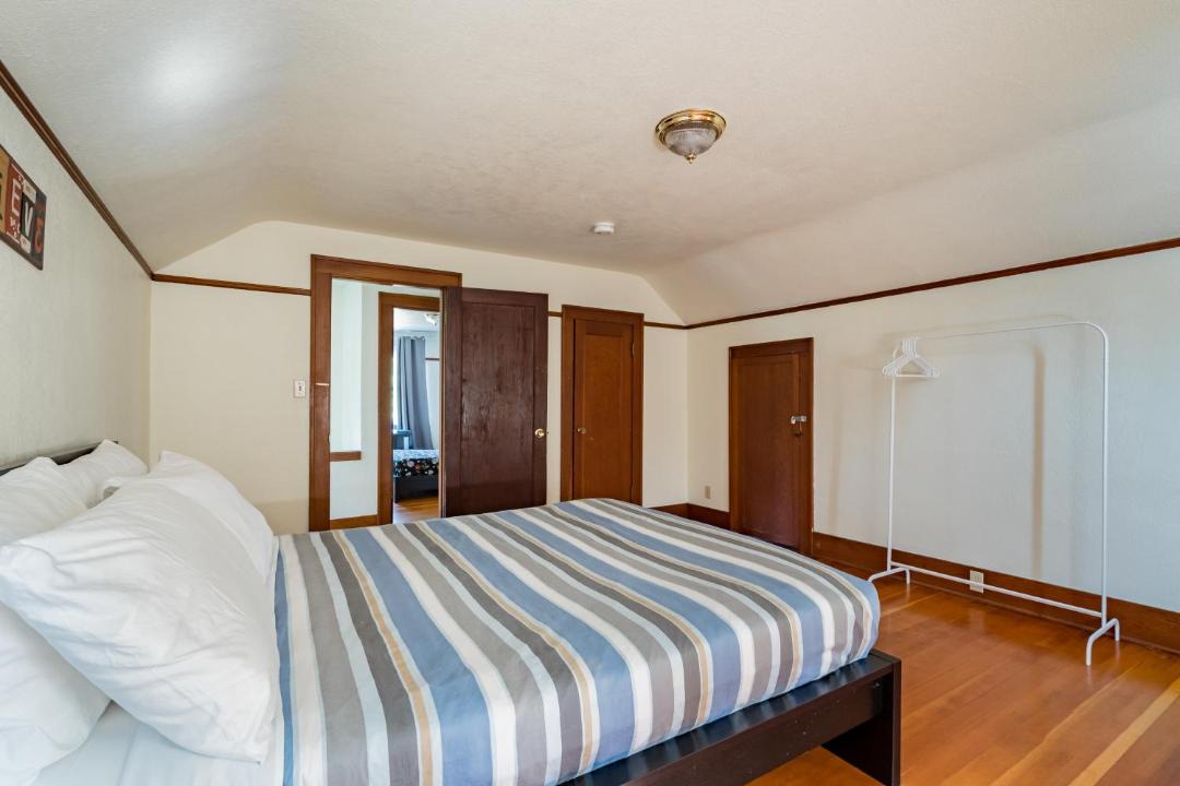 Photo of Bedroom in Foster - Powell