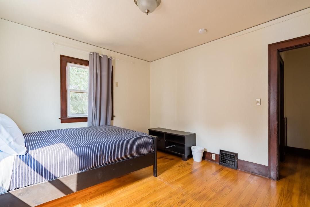 Photo of Bedroom in Foster - Powell