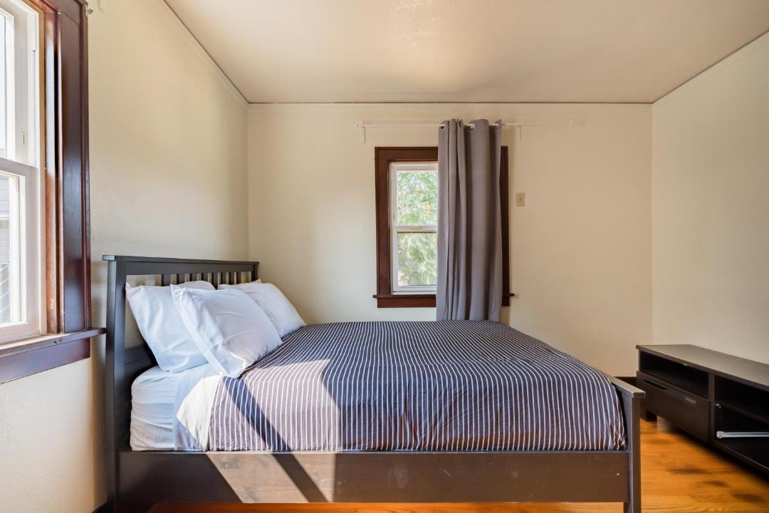 Photo of Bedroom in Foster - Powell