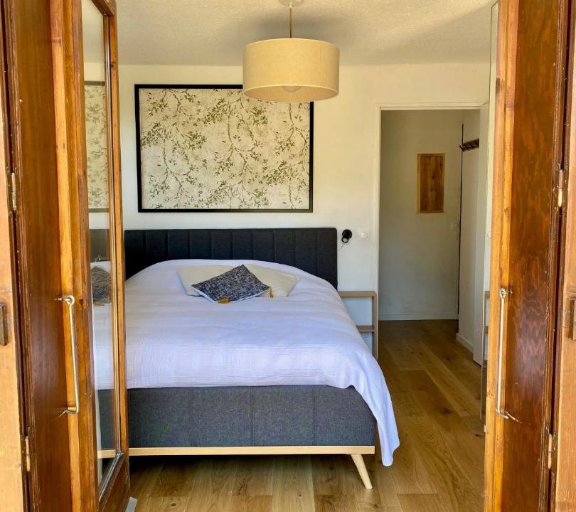 Photo of Bedroom in Demi-Quartier