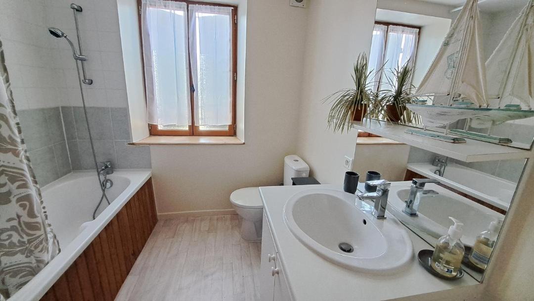 Photo of Bathroom in Saint-Meard-de-Drone