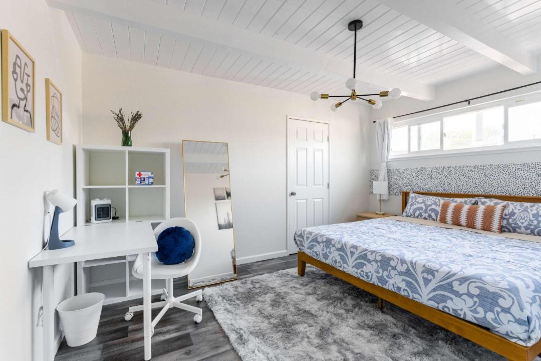 Photo of Bedroom in Poets Corner