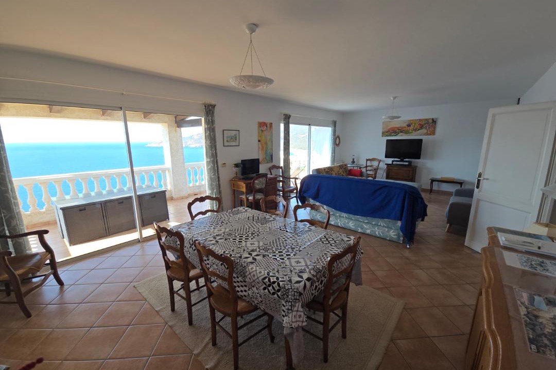 Photo of Others in Galeria