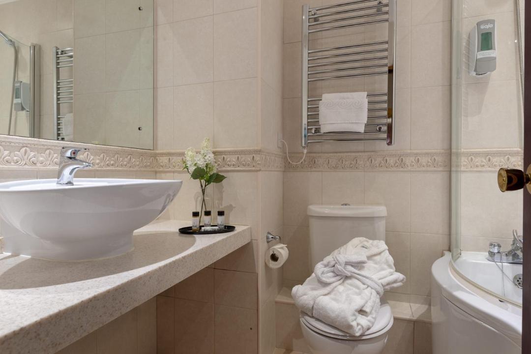 Photo of Bathroom in Kingsteignton