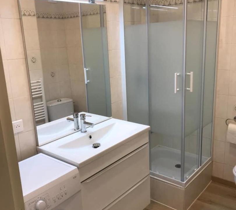 Photo of Bathroom in Avignon City Centre